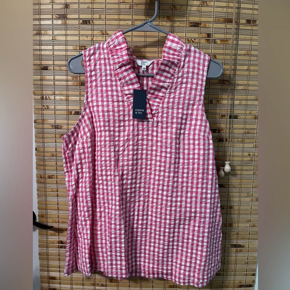 Crown & Ivy sleeveless top